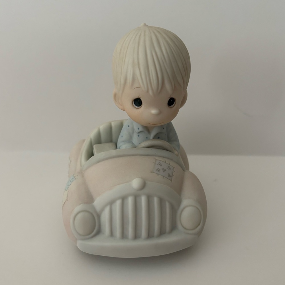 Precious Moments “I’m Following Jesus” Figurine Display #PM-862